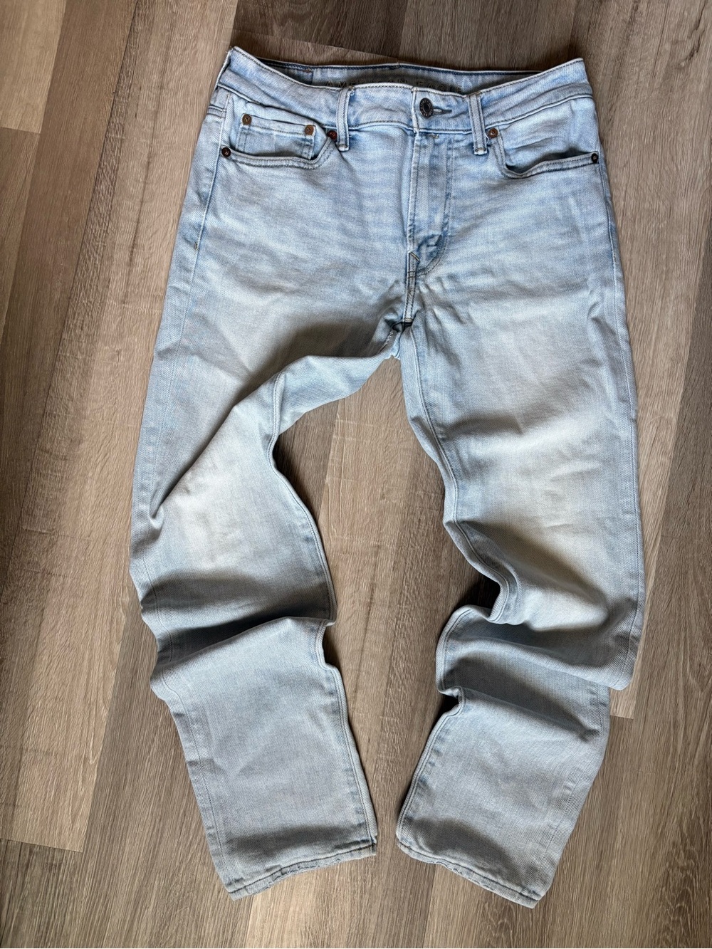 American Eagle Men's Light Wash Blue Jeans
